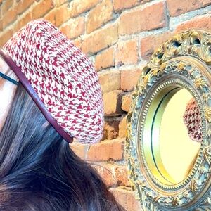 Burgundy and White knit Houndstooth Beret